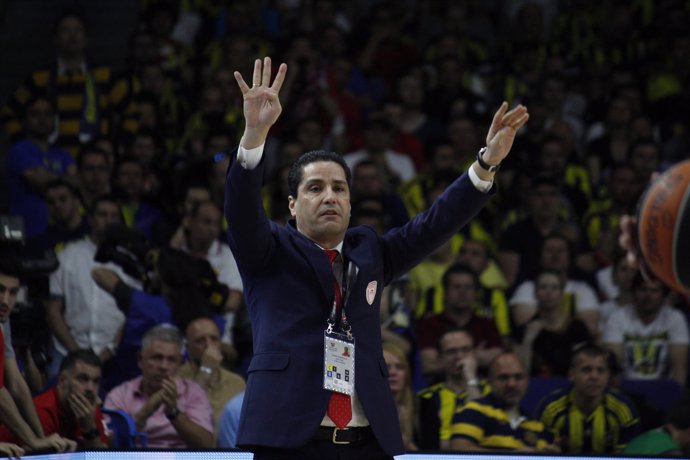 El entrenador del Olympiacos, Giannis Sfairopoulos