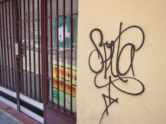 Pintada vandálica en el Barrio del Oeste de Salamanca. 