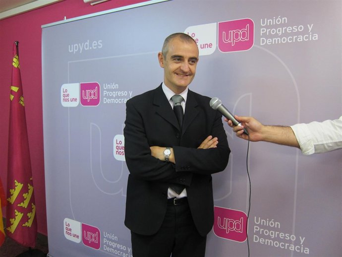 César Nebot atiende a los medios