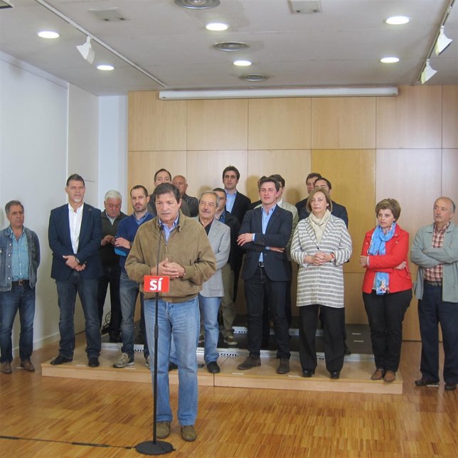 Javier Fernández y 29 candidatos socialistas a las alcaldías del área central 