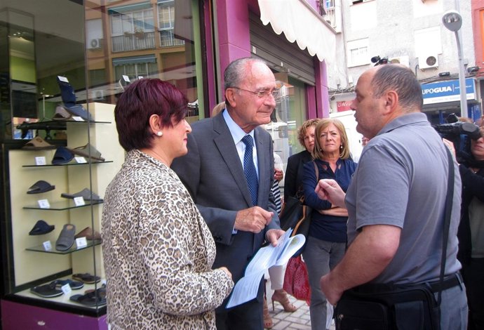 De la Torre, alcalde de Málaga, en Cruz de Humilladero