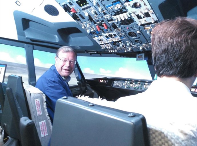 Silván, en un simulador aéreo de la Universidad de León.