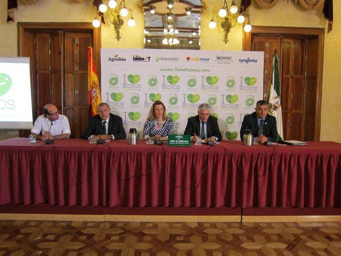 Presentación de la campaña 'I love bichos' de Hortyfruta
