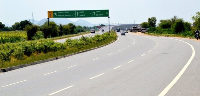 Autopista NH8 de Isolux en India