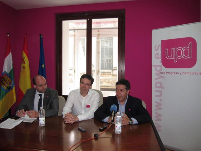 Andres Herzog, Sáez de Guinoa y Gómez Garrido de Upyd presentan iniciativas
