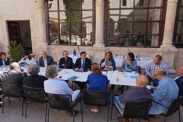 Mariscal presenta sus propuestas