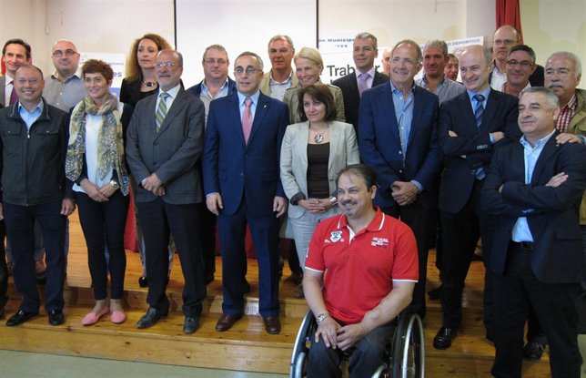 El alcalde de Valladolid, junto a Alejandro Blanco, y dirigentes de federaciones