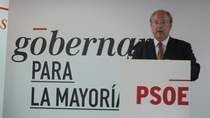 Enrique Cabero en la sede del PSOE de Salamanca.