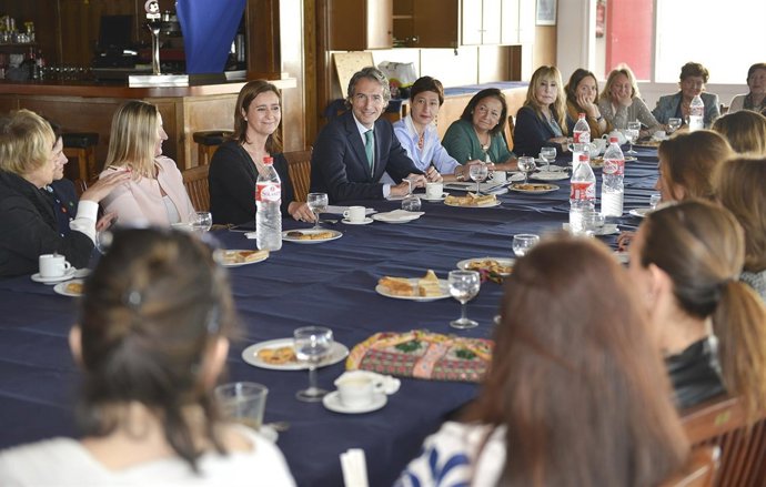El alcalde con las mujeres empresarias