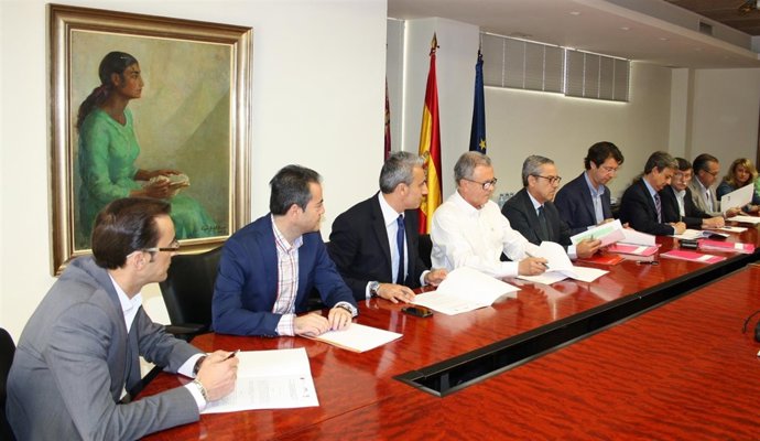 Juan Carlos Ruiz firma convenios UNAI con ocho municipios de la Región