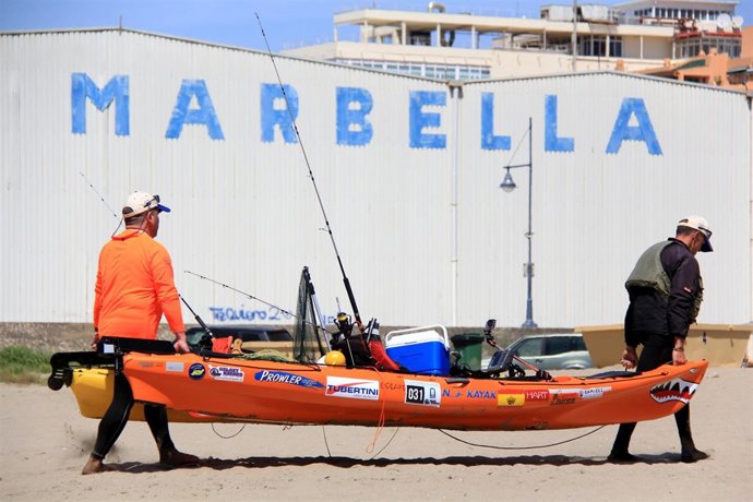 Kayak embarcación Solmarina playa actividades turismo sol