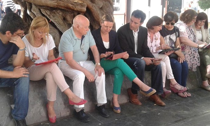 Salom explicando medidas