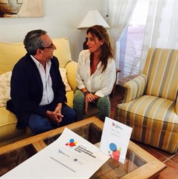 La diputada provincial Ana Mata y el vicerrector de la UMA José Angel Narváez