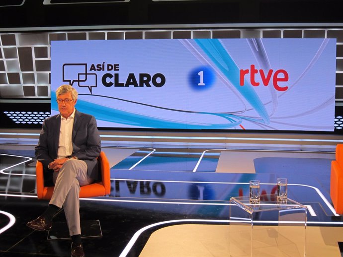 Sáenz de Buruaga, presentando su nuevo programa en TVE