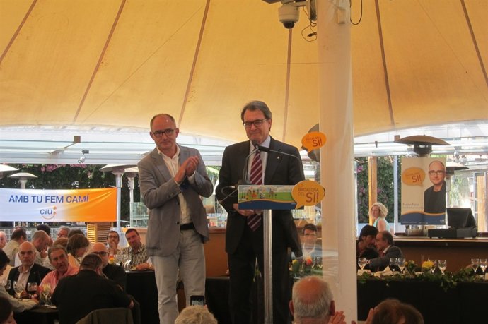 Artur Mas y el candidato de CiU en Badalona, Ferran Falcó