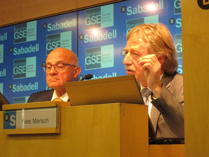 Josep Oliu junto con Yves Mersch. 