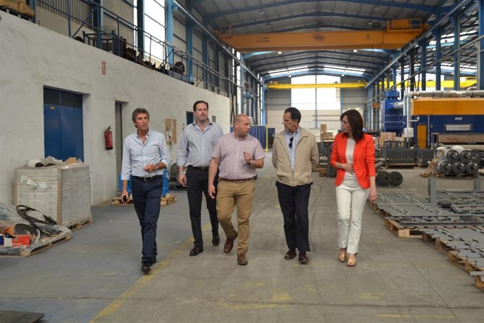 Un responsable de Faesa (centro) junto a Fernández, Molina, Merino y Ceballos