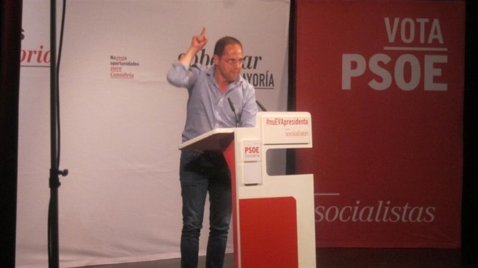 César  Luena, secretario de Organización  del  PSOE,  en  Santoña