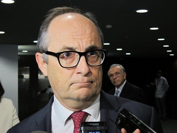 Subgobernador del Banco de España, Fernando Restoy; Isidre Fainé (Caixabank)