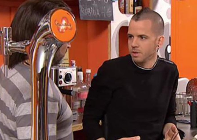 DAVID MUÑOZ SE CUELA EN LA QUE SE AVECINA, COMO YA LO HIZO CRISTINA PEDROCHE