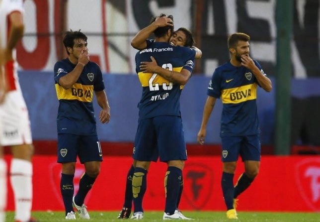 Boca Juniors vence por 2-0 ante Huracán