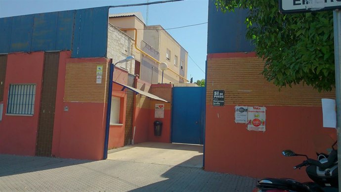 Accesos a la piscina del Tiro de Línea.