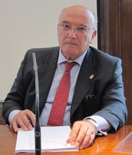 El presidente del Consejo General de la Abogacía Española, Carlos Carnicer