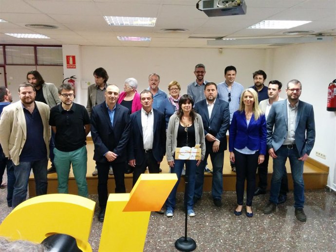 O.Junqueras y A.Bosch con el resto de alcaldables de ERC en el área metropolitan