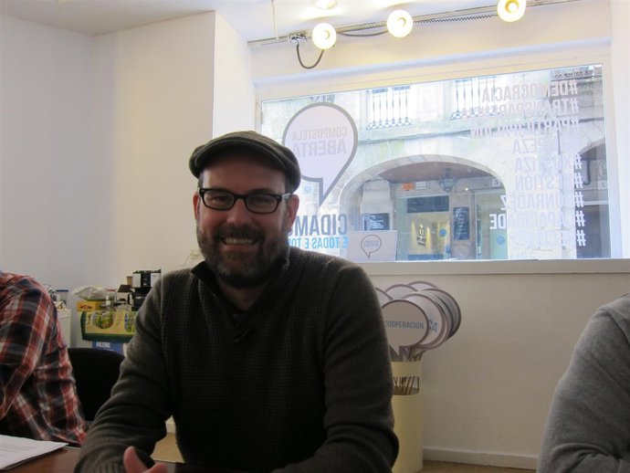 Martiño Noriega, candidato de Compostela Aberta, en café de redacción