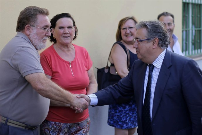 El alcalde Zoido con los vecinos de Alcosa