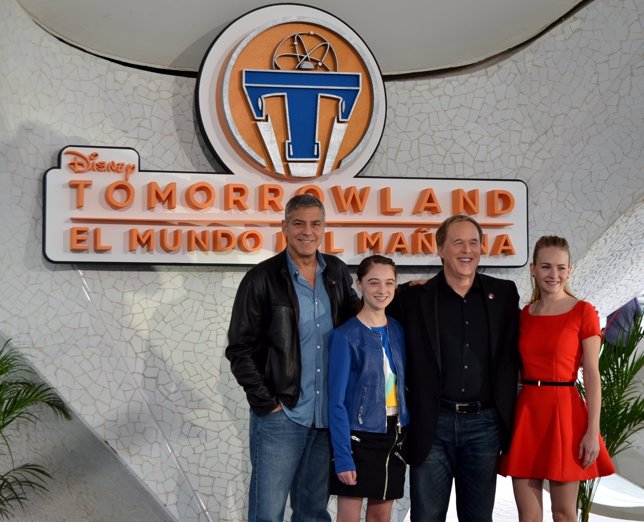 Clooney, Cassidy, Bird y Robertson en la presentación de 'Tomorrowland'