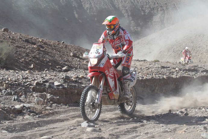 Laia San En El Dakar con una moto de Gas Gas