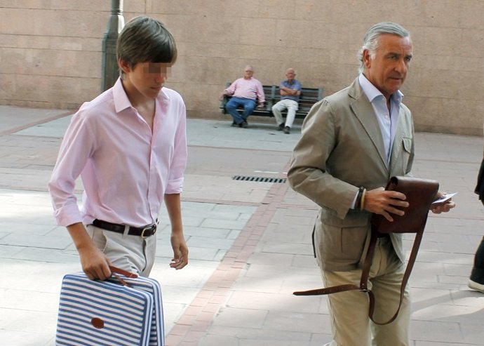 Javier Moro y el hijo de Patricia Rato en los toros