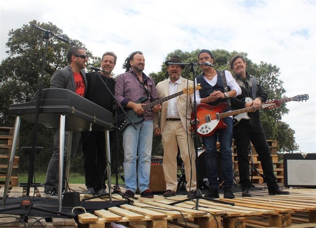 El grupo Los Secretos junto al actor Jorge Sanz