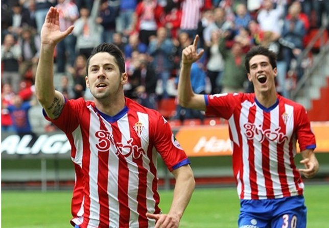 El Sporting festeja un triunfo en El Molinón