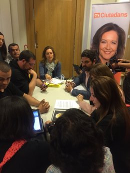 Carina Mejías (C's) se reúne con el sector del taxi