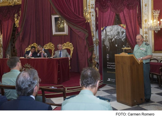 Loaiza y Fernández de Mesa presentan el libro sobre la Guardia Civil
