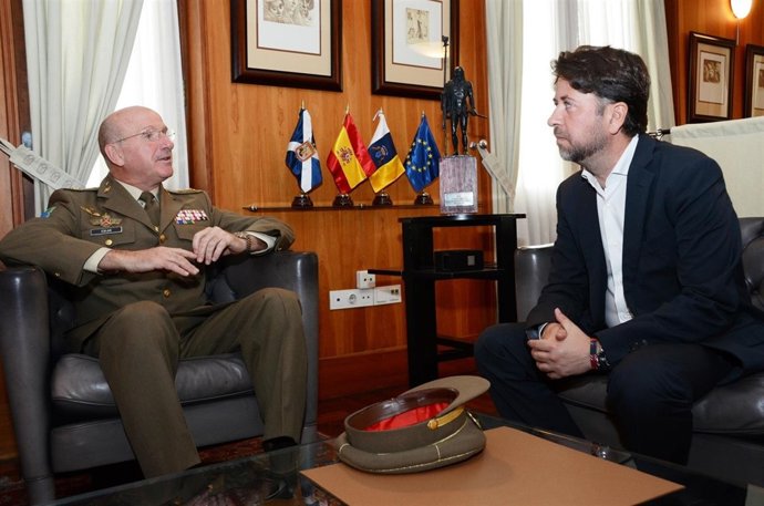 Carlos Alonso recibe a José Ramón Colás
