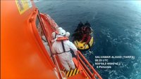 Rescatados ocho inmigrantes de una hinchable frente a Tarifa