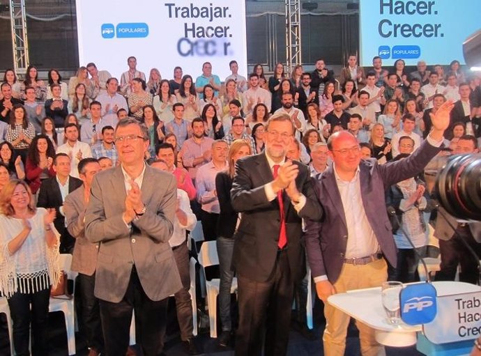 Pedro Antonio Sánchez junto a Rajoy y Ballesta