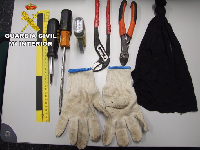 Material utilizado para robar incautado por la Guardia Civil