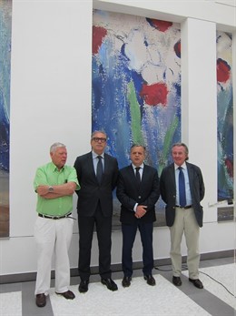 Cosano, Pineda, Fuentes y Gutiérrez en el patio del Centro de Arte Rafael Botí