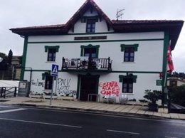 Batzoki con pintadas