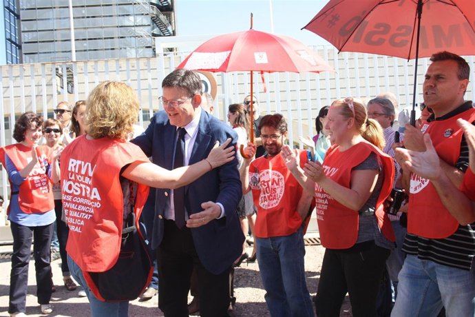 Puig en su visita a RTVV en Burjassot