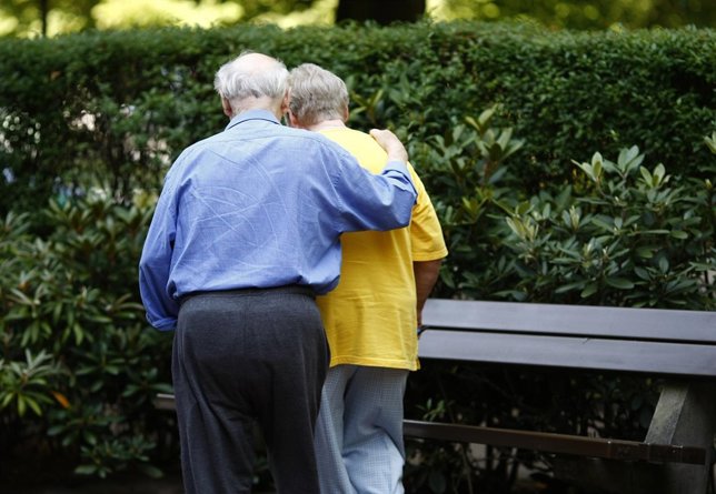 Matrimonio de ancianos, personas mayores, pensiones