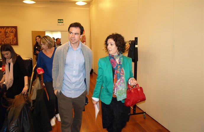 Herzog en Salamanca junto a la candidata de UPyD a las Cortes Águeda Arranz.   