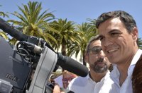 Pedro Sánchez pasea por Ayamonte poco antes de su mitin con Susana Díaz