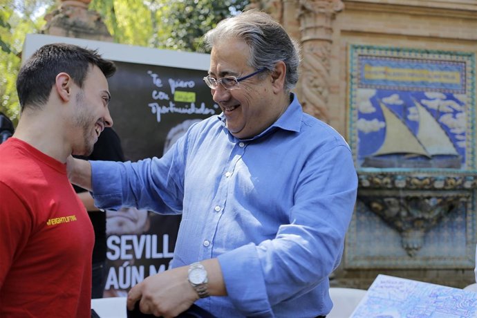 Zoido, con Josué Brachi