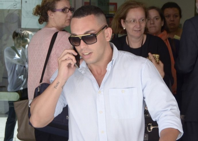 Alberto Isla a la salida de los juzgados