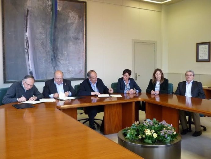 Firma de los convenios UC-Gobierno de Cantabria